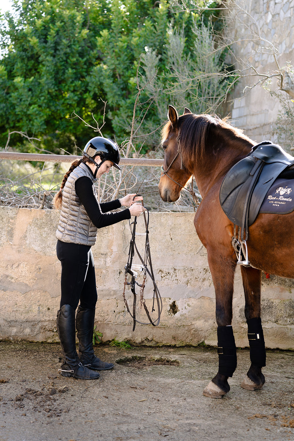 Preparando excursión a caballo